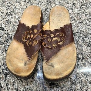 Think! Slip on sandals